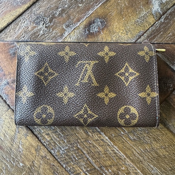 Authentic Louis Vuitton Monogram Snap Compact Zip Wallet - Picture 2 of 9